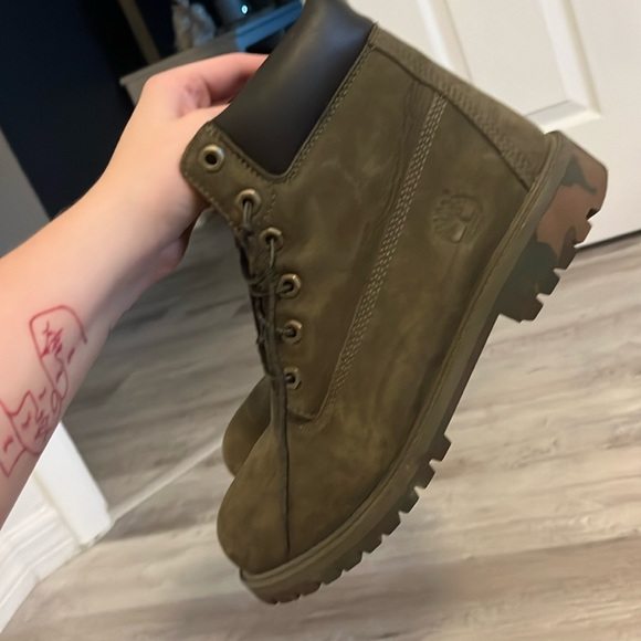 Timberlands - Picture 2 of 4